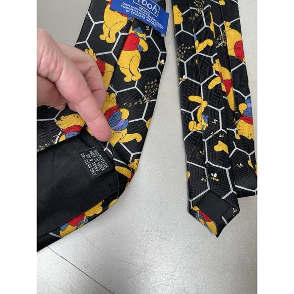 Vintage Winnie The Pooh Tie Disney 100% Polyester Made in Korea - Picture 3 of 3